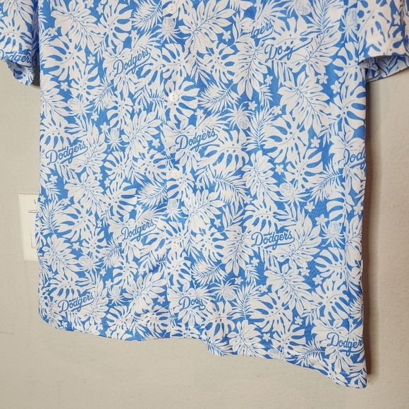 LA Dodgers Hawaiian Print Sort Sleeve Button Up Shirt Blue White Size Medium - Picture 12 of 16